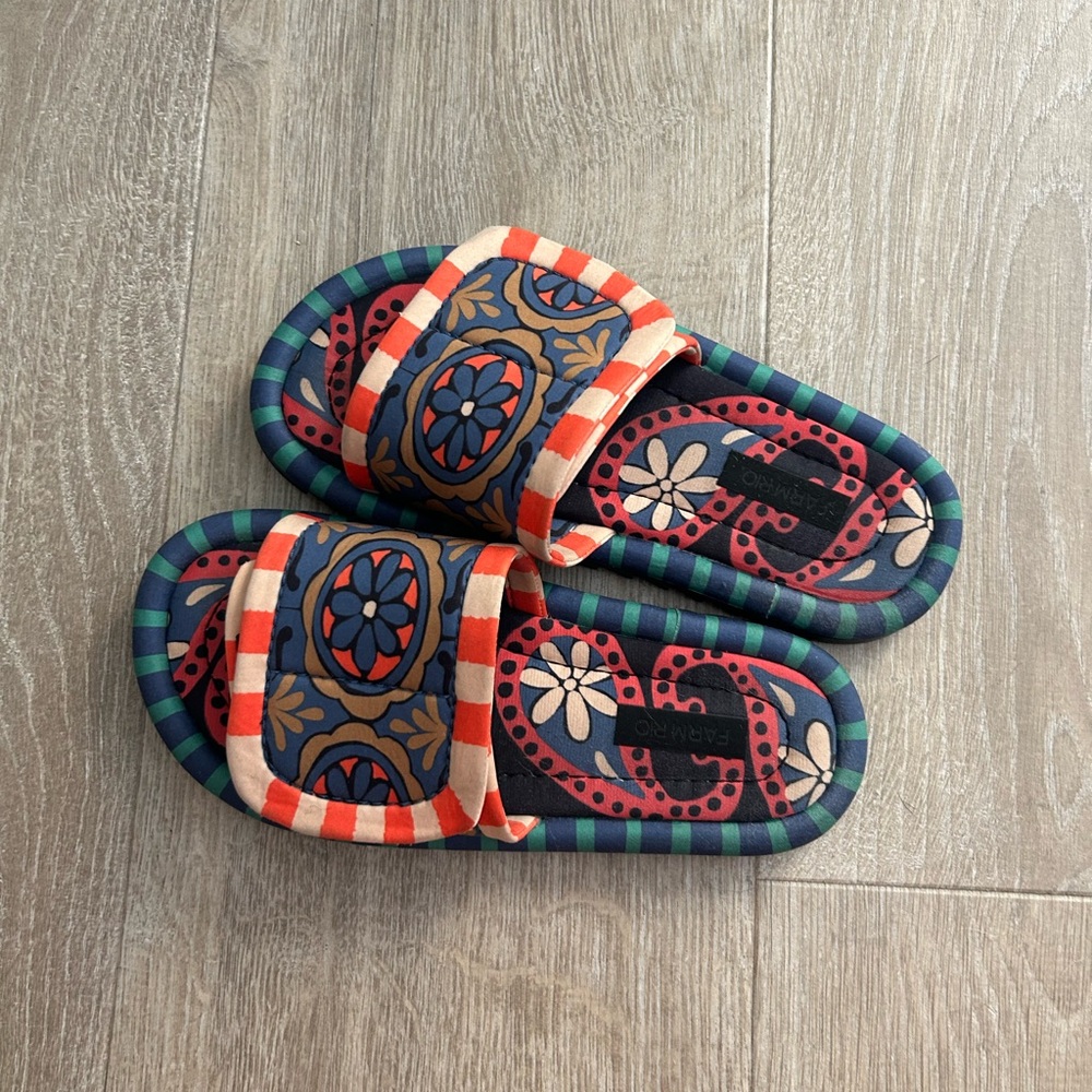 Farm Rio Black Night Sky Puffy Slide Sandals